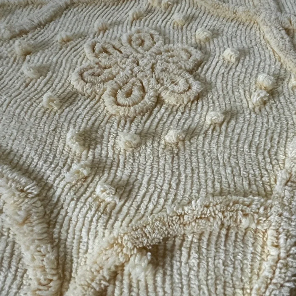 Vintage Chenille Bedspread Full Queen Butter Yellow Daisy Candlewick Quilt